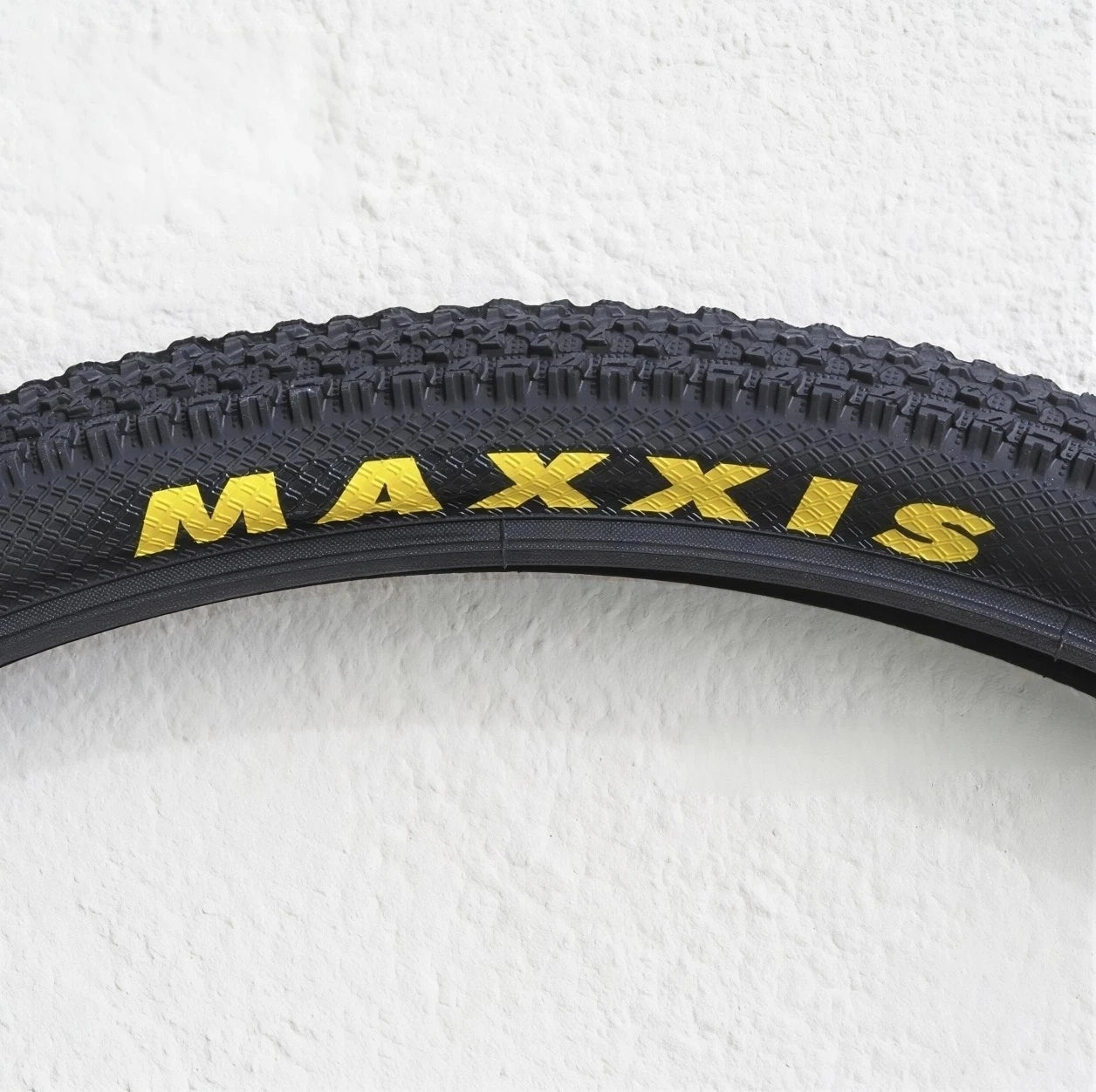 Maxxis Pace M333 tread pattern close-up